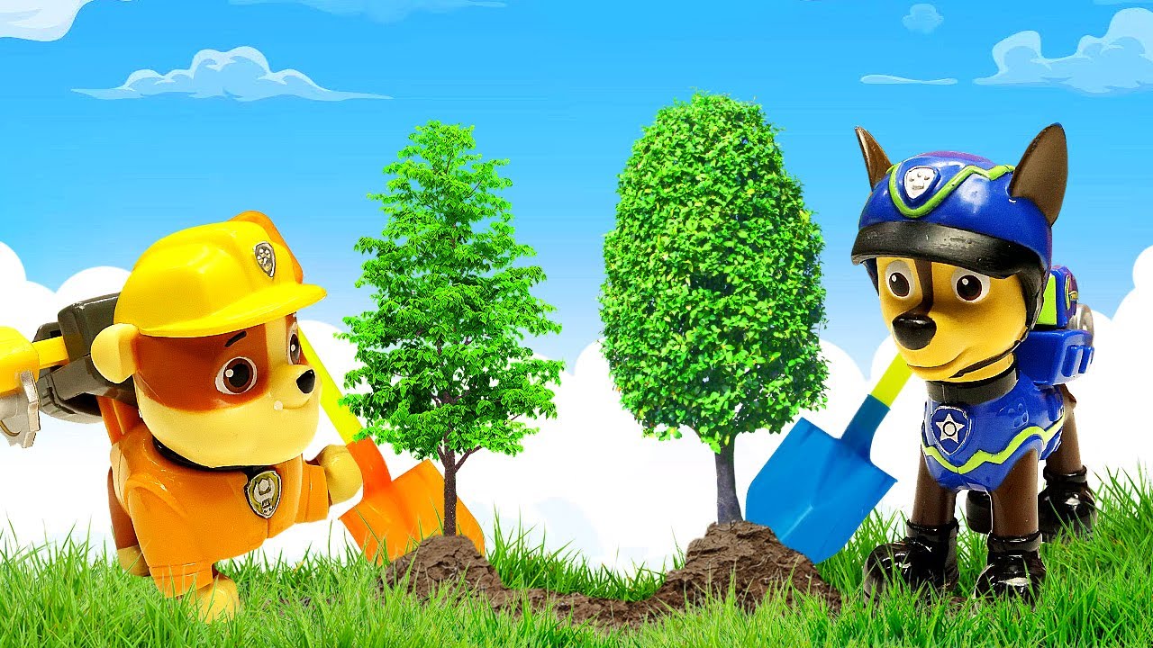 Pourquoi les arbres sont-ils en danger? Jeux avec la Pat Patrouille en jouets pour enfants.