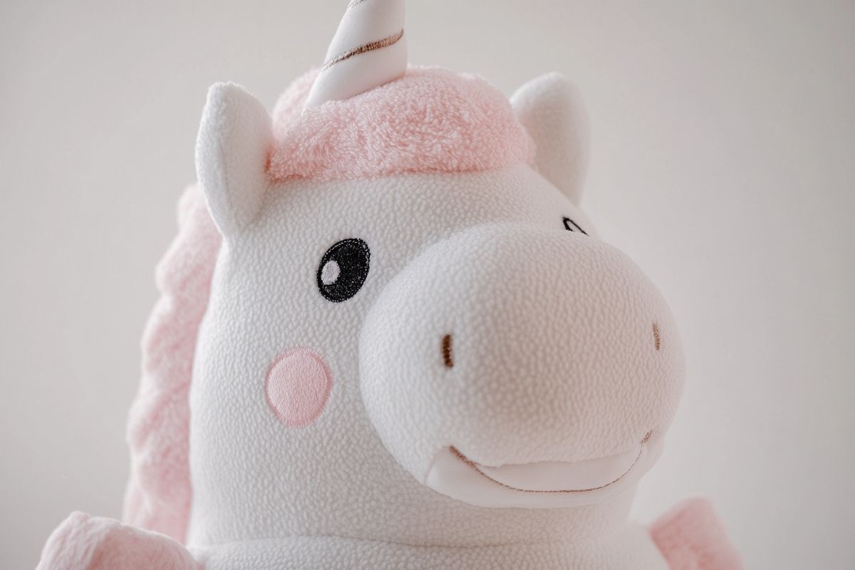 Quels critères considérer avant d'acheter une peluche licorne?