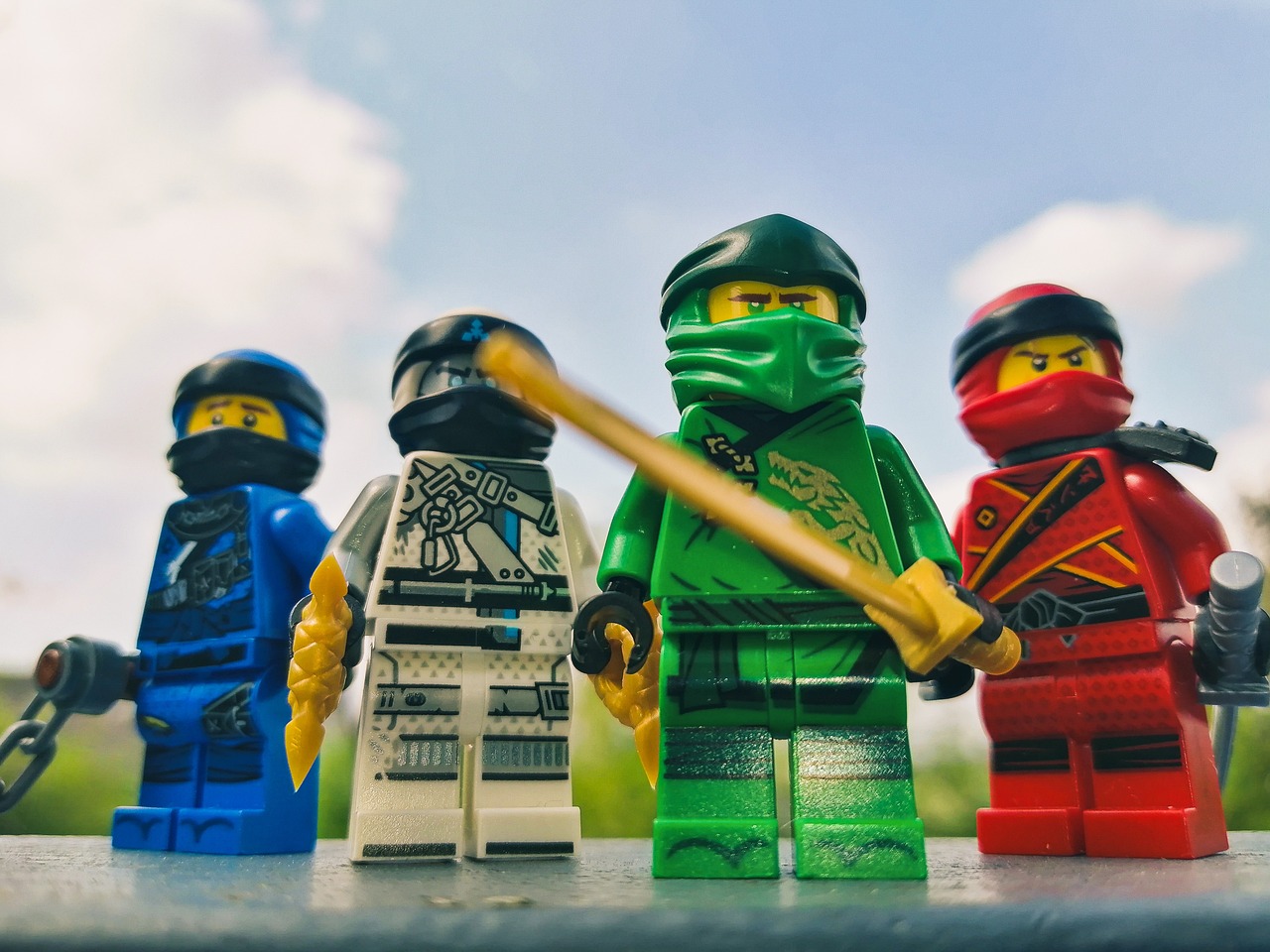 découvrez l'univers captivant de ninjago, où des ninjas courageux luttent contre le mal dans des aventures palpitantes et des combats épiques. plongez dans les histoires, les personnages et les secrets de cette série emblématique qui allie action, amitié et magie.