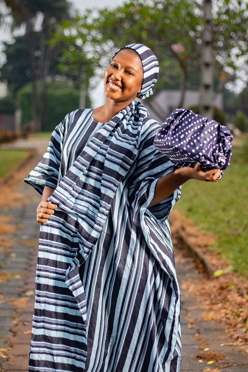 découvrez l'élégance et la richesse culturelle du pagne, un tissu emblématique d'afrique, parfait pour créer des vêtements uniques et des accessoires tendances. plongez dans l'univers coloré des motifs et des textures qui racontent des histoires.