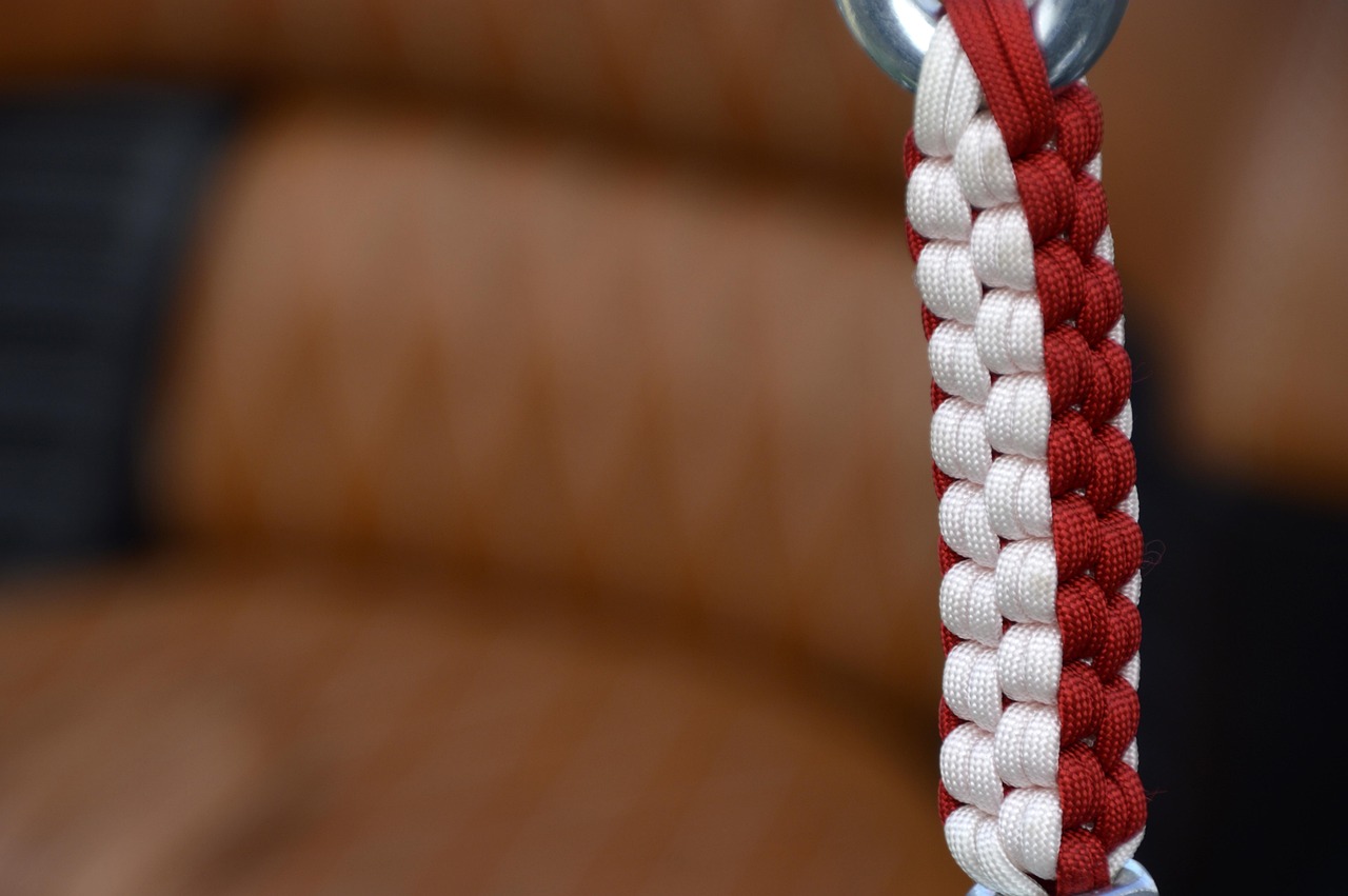 découvrez l'univers fascinant des scoubidous, ces créations colorées en fil plastifié. apprenez les techniques pour réaliser des bracelets, des porte-clés et bien d'autres objets tendance. laissez libre cours à votre créativité avec nos tutoriels simples et amusants, parfaits pour tous les âges !