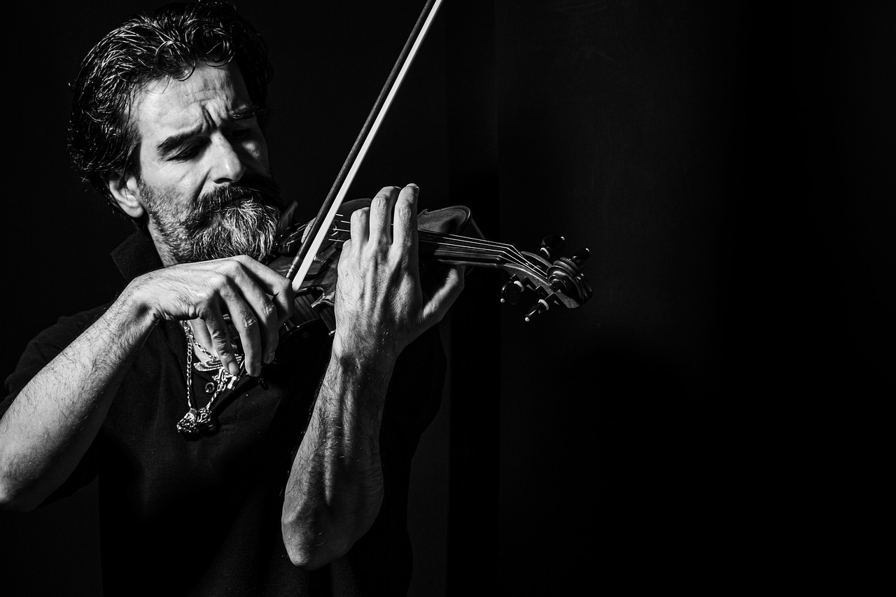 découvrez l'univers fascinant du violon, un instrument à cordes emblématique à la fois riche en histoire et en techniques. apprenez les bases, explorez ses différents styles musicaux et trouvez des conseils pour bien débuter ou perfectionner votre jeu.